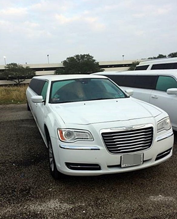 2014 Chrysler 300 Limousine for Sale in Houston, TX - Photo 2