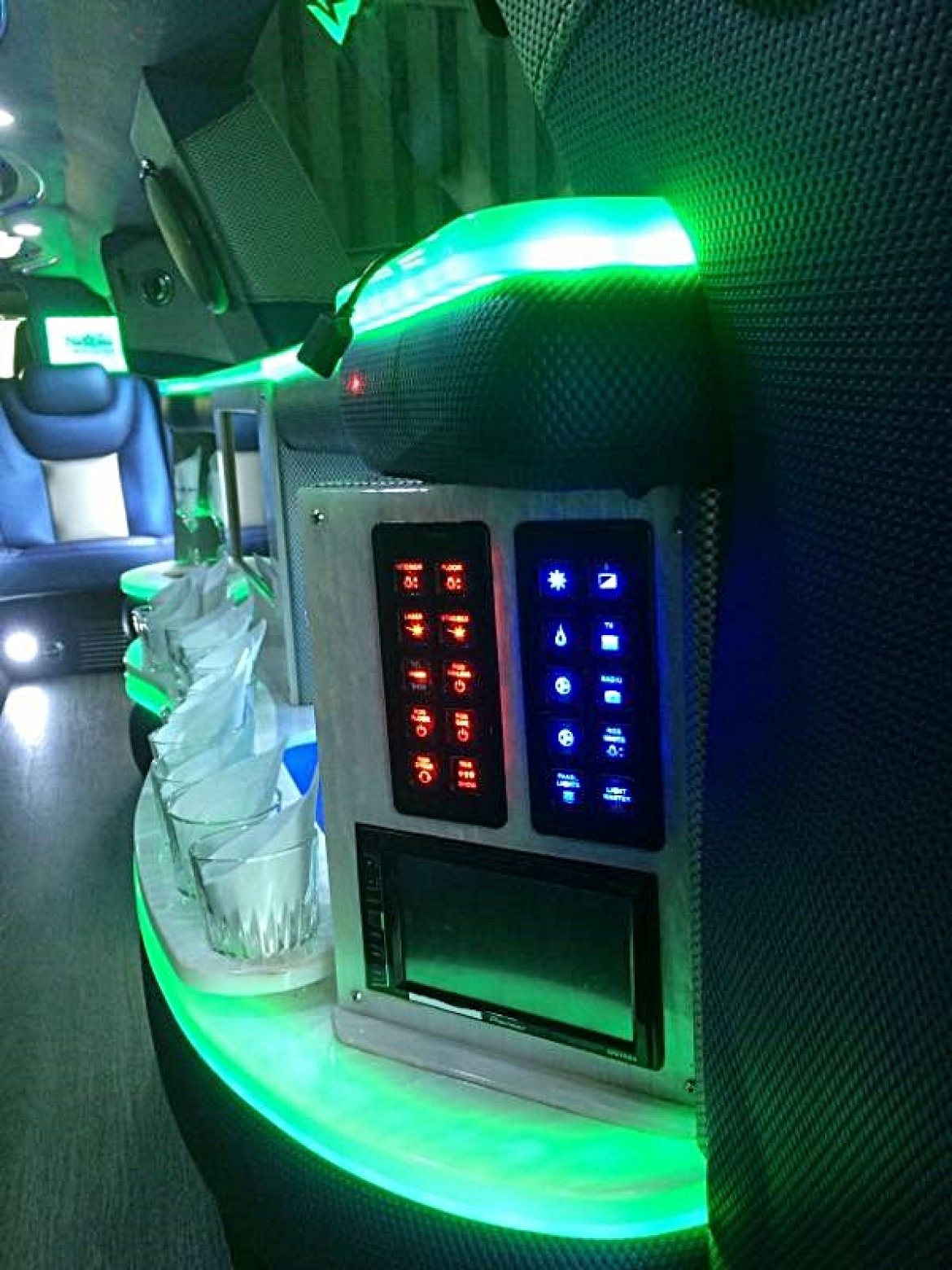 Photo of Limousine for sale: 2014 Chrysler 300 160&quot; by Moonlight