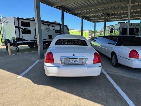 2004 Lincoln Town Car 120 Stretch 10 Passengers Limousine for Sale in Frisco, TX - Photo 2