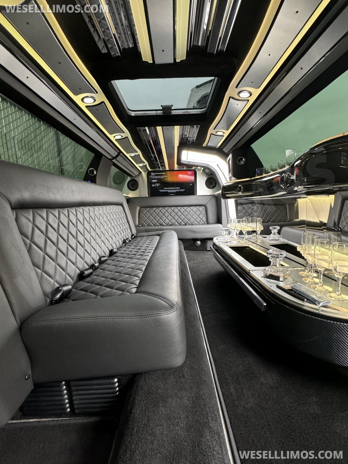 2023 SPV Conversions Chrysler 300 140" Jet Door Limousine - Photo 5