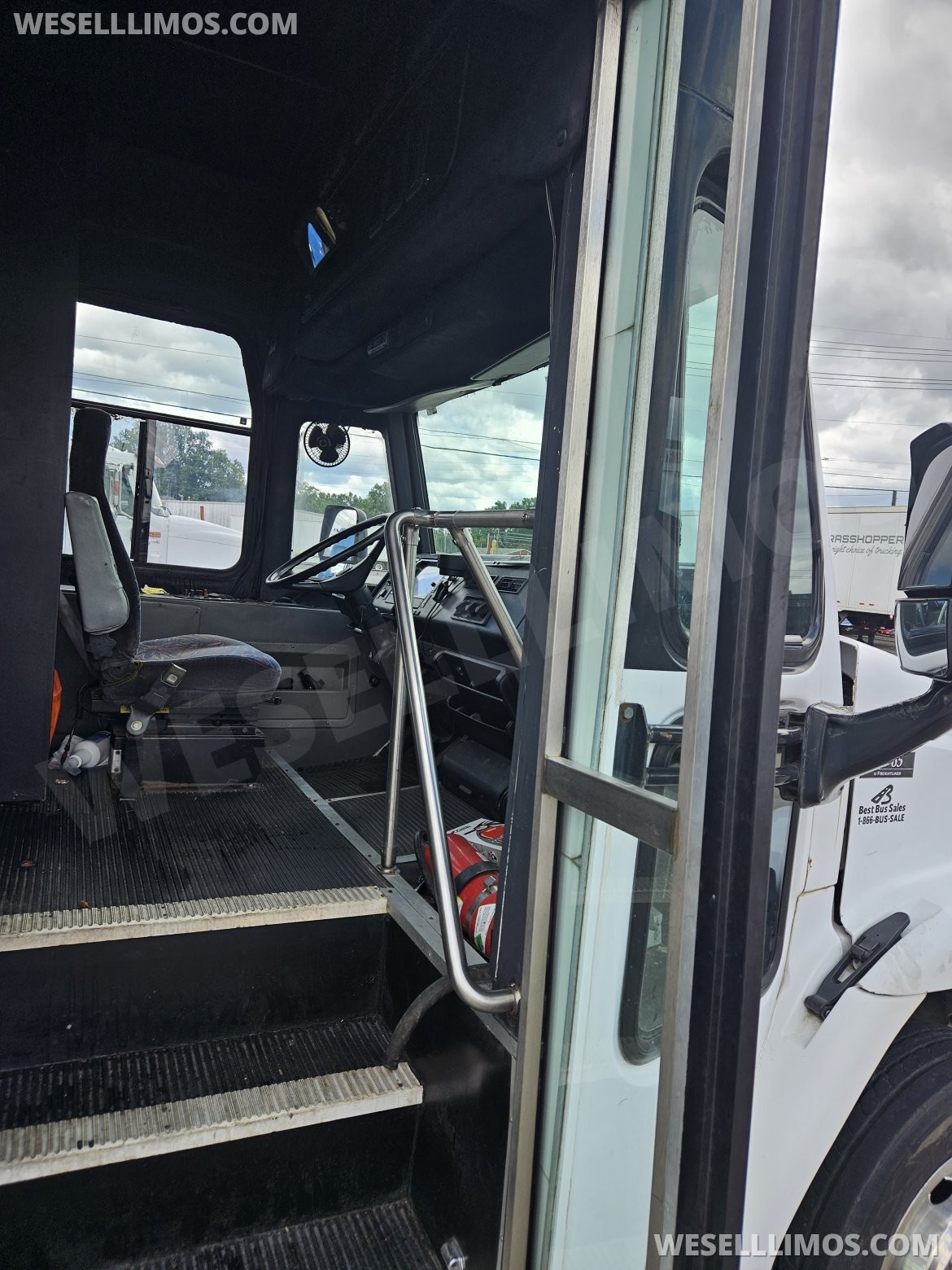 Photo of Limo Bus for sale: 2000 Freightliner Fb 65 30" by Private