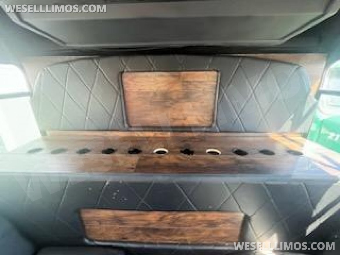 Photo of Limo Bus for sale: 2000 Freightliner Fb 65 30" by Private