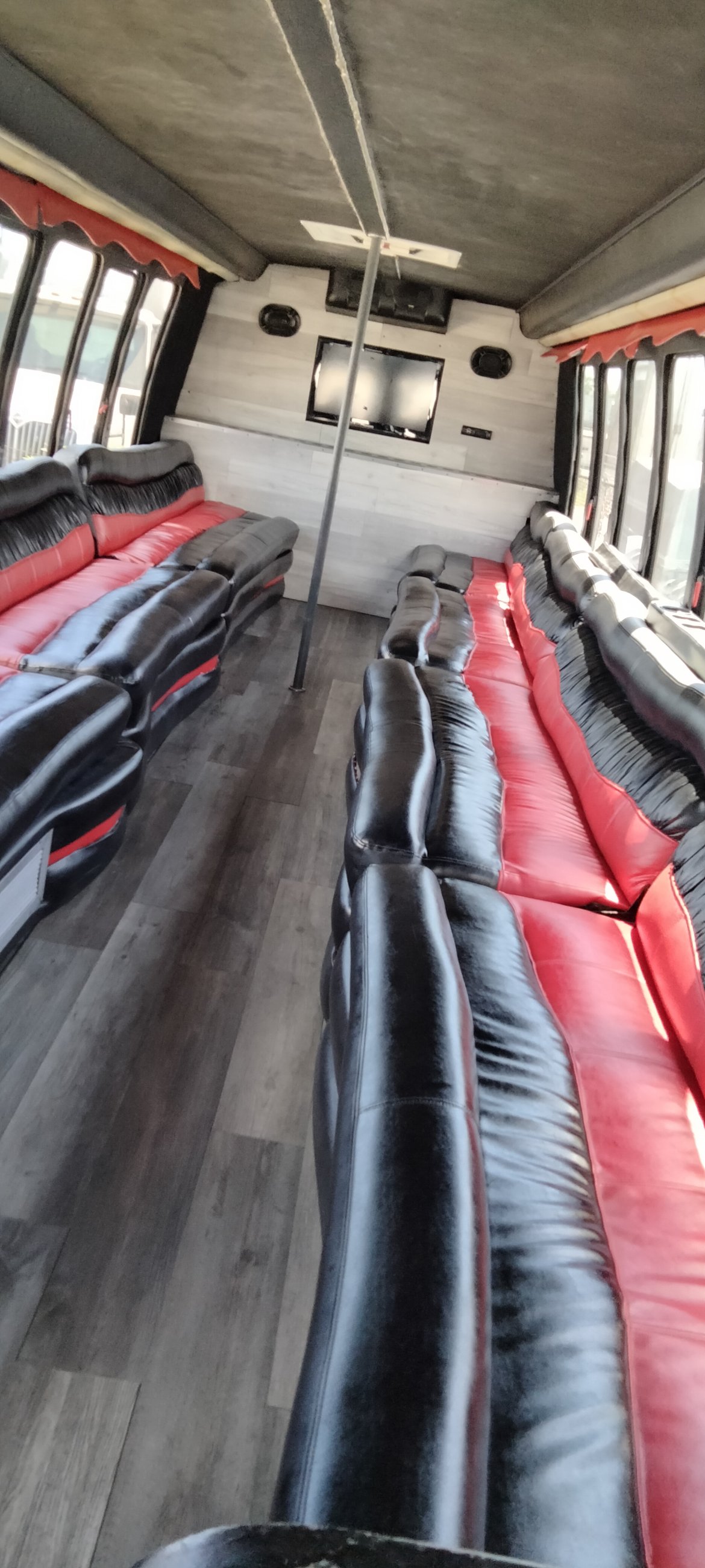 Limo Bus for sale: 2007 International 3200 Vt365 30&quot; by Private