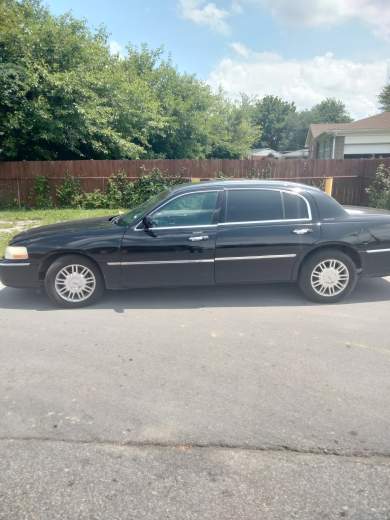 2011 Lincoln Towncar L Sedan