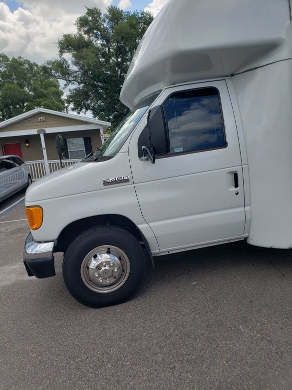 2006 Ford E450 Limo Bus with New Interior