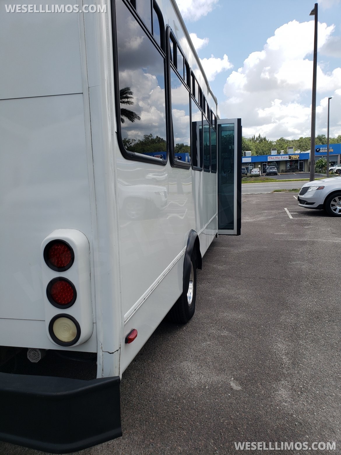 Limo Bus for Sale in Largo, FL - Photo 4