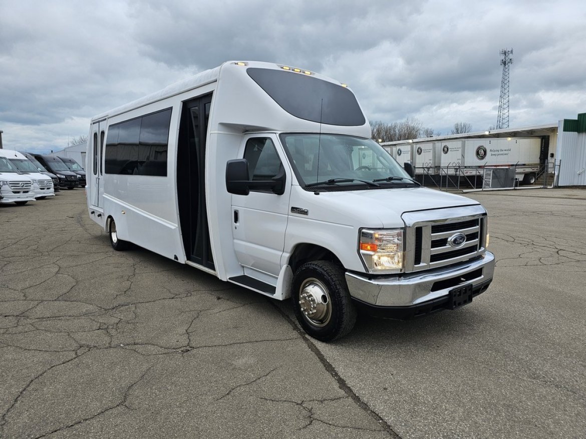 Shuttle Bus for Sale in Erie, PA - Photo 9