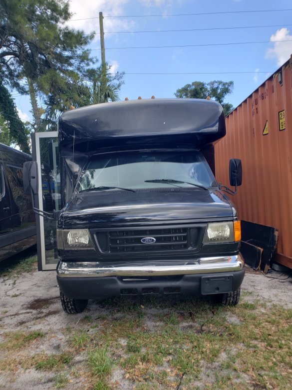 2006 Ford E450 Black Limo Bus