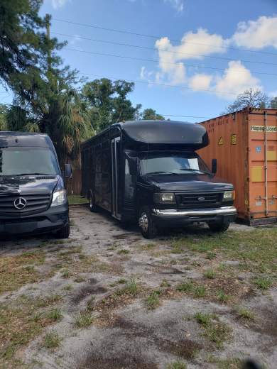 2006 Ford E450 Black Limo Bus