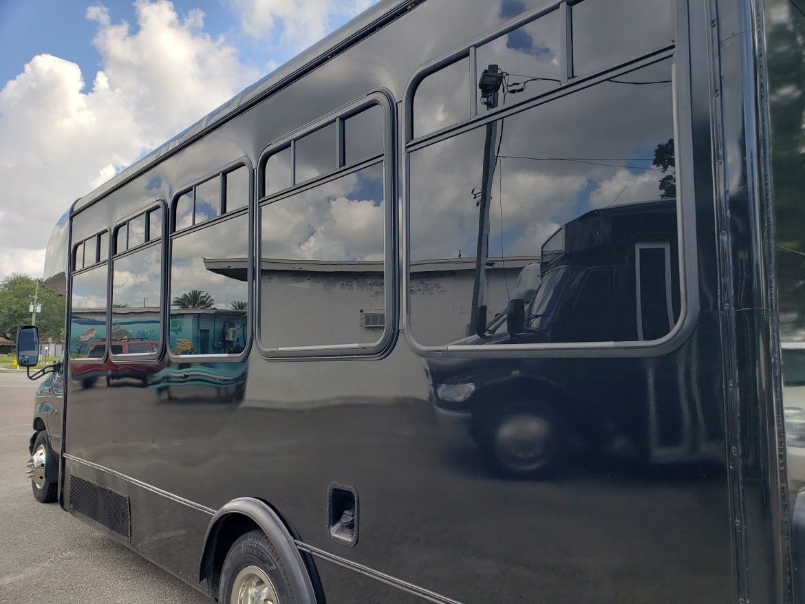 Limo Bus for Sale in Largo, FL - Photo 4