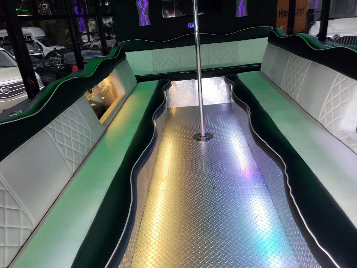 Limo Bus for Sale in Largo, FL - Photo 11