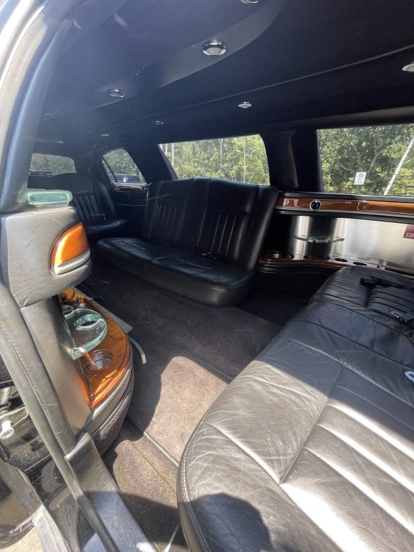 2007 Krystal Lincoln 8 Passenger Black Limo Limousine