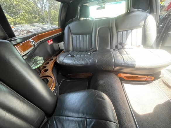 2007 Krystal Lincoln 8 Passenger Black Limo Limousine