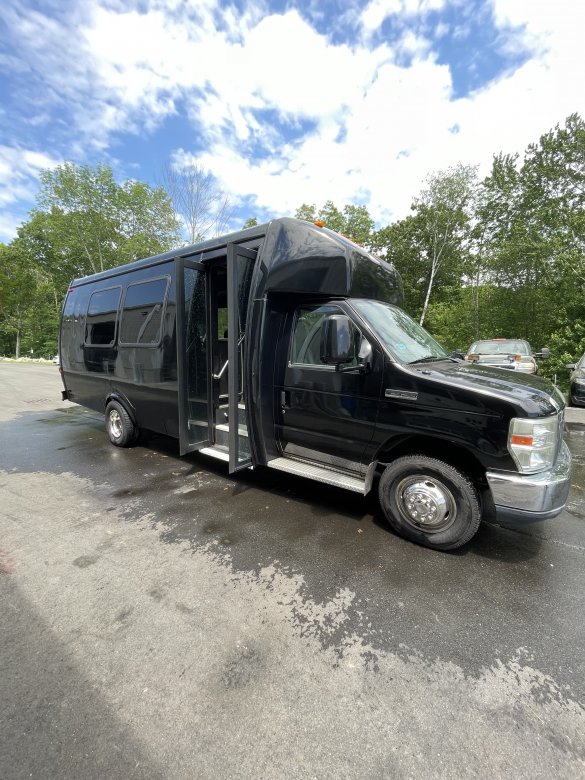 2012 Ford E450 Limo Bus