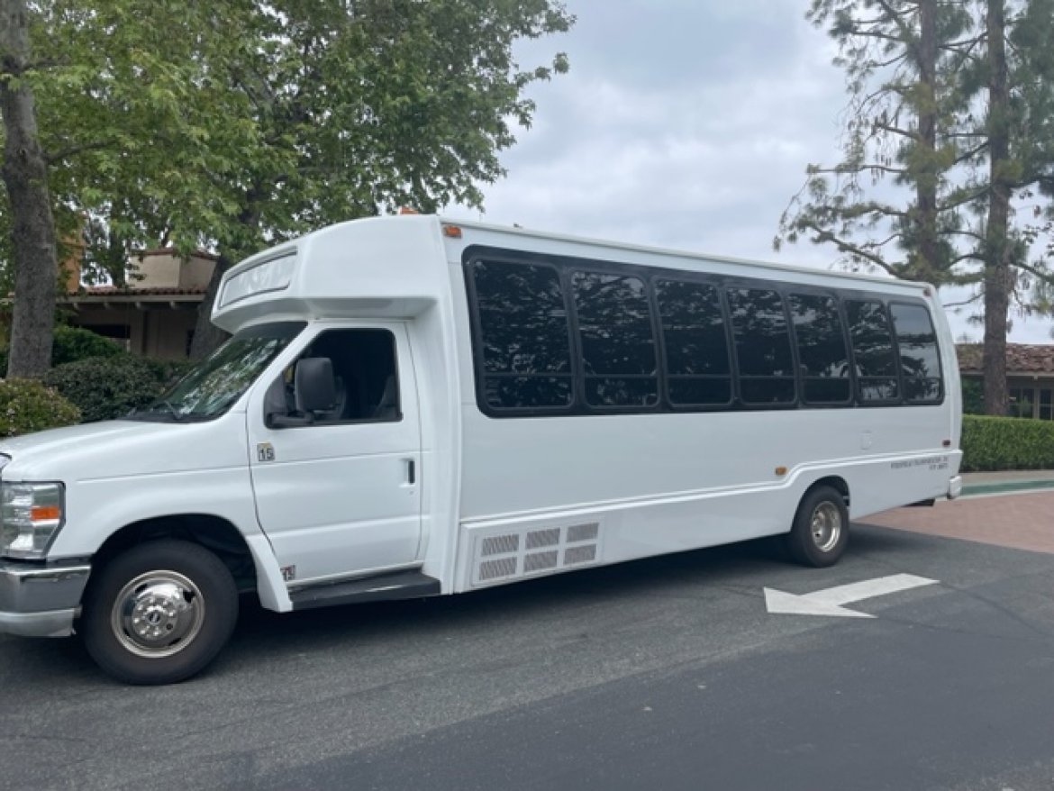 Limo Bus for sale: 1999 Ford E450 by Krystal Koach