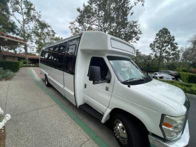 1999 Krystal Koach Ford E450 Limo Bus