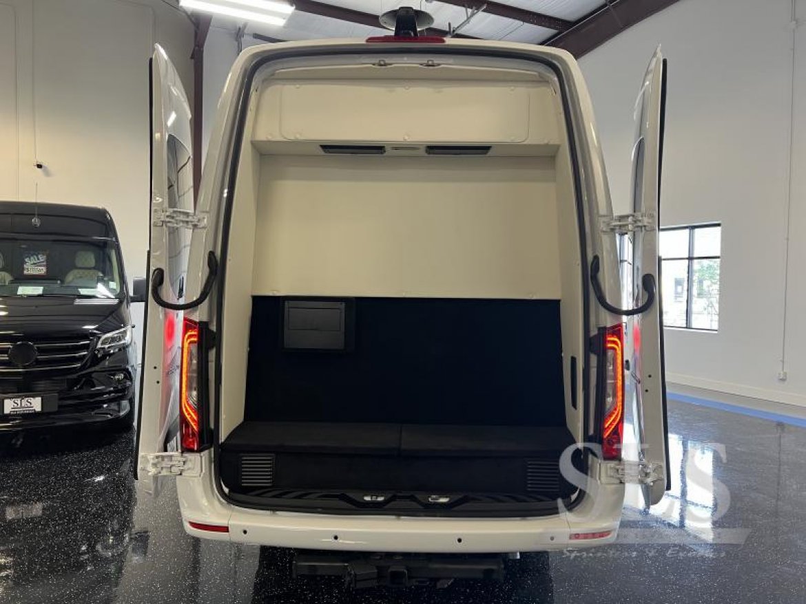 2024 Midwest Automotive Designs Mercedes-Benz 10 Passenger Executive Limo Sprinter #13233 - Photo 3