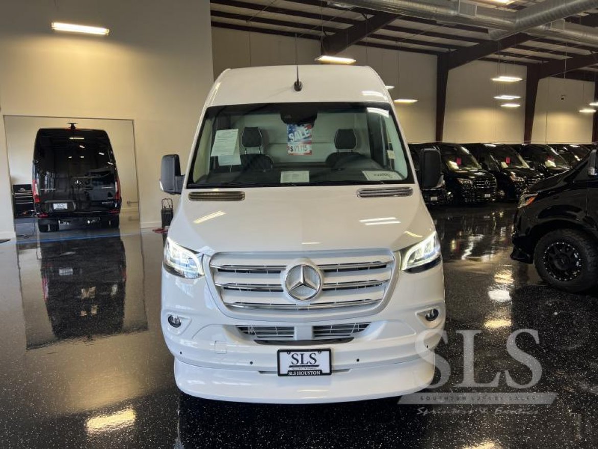 2024 Midwest Automotive Designs Mercedes-Benz 10 Passenger Executive Limo Sprinter #13233 - Photo 4