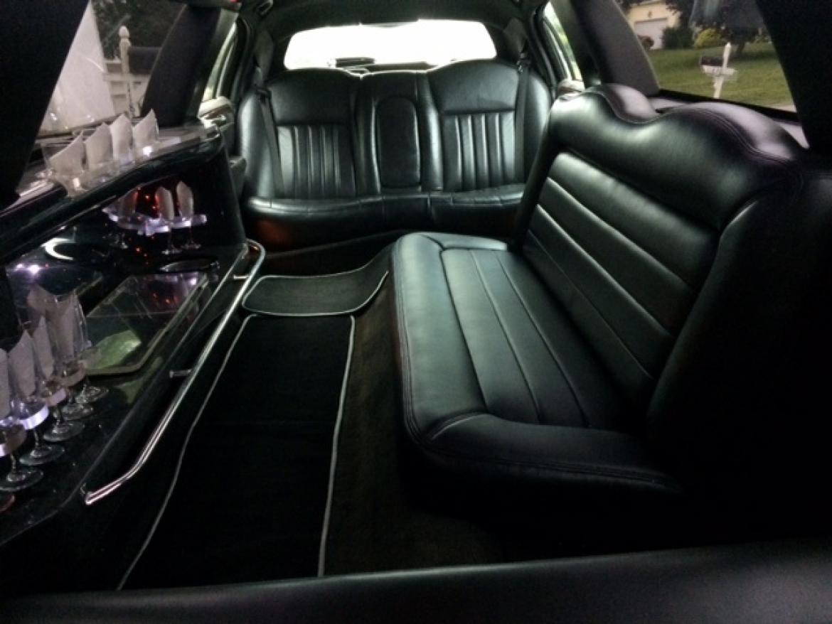 Photo of Limousine for sale: 2007 Lincoln Town Car 120" by Tiffany