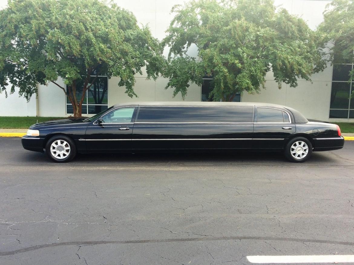 Photo of Limousine for sale: 2007 Lincoln Town Car 120" by Tiffany
