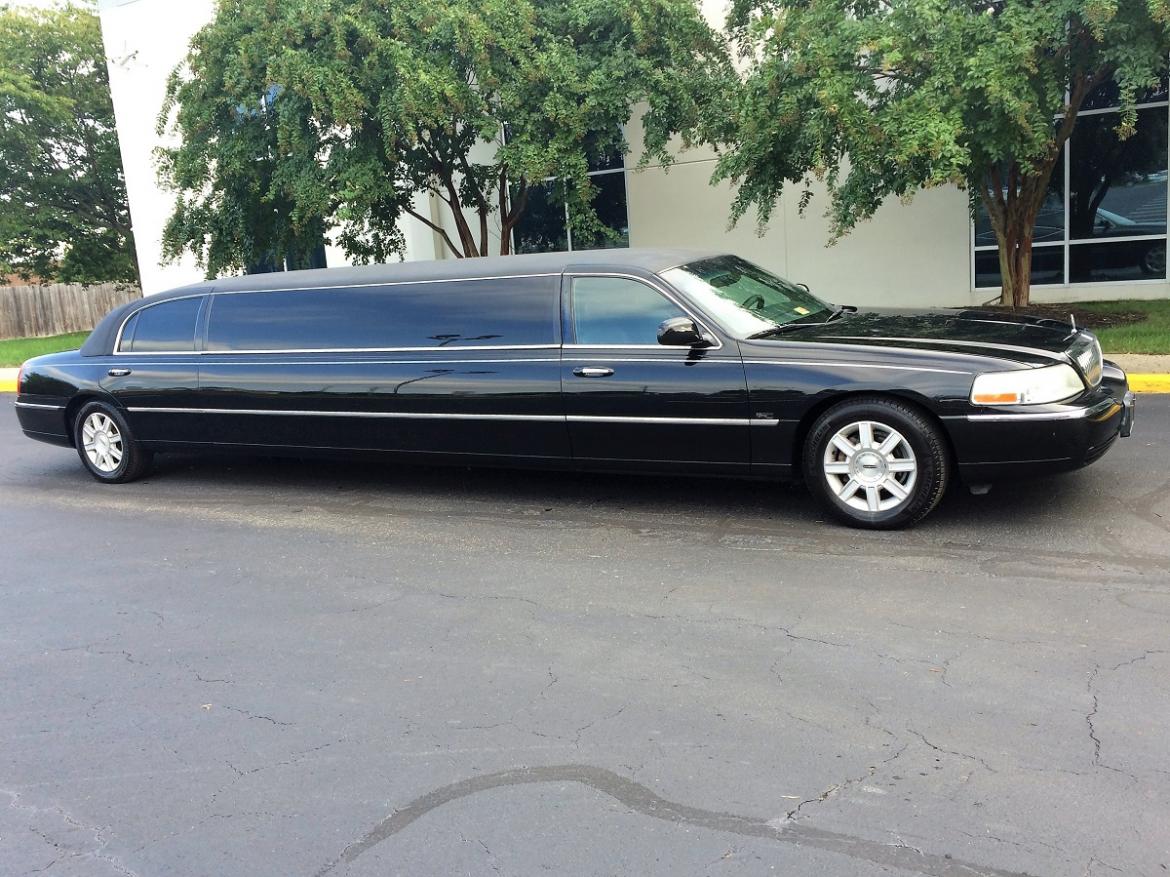 Photo of Limousine for sale: 2007 Lincoln Town Car 120" by Tiffany