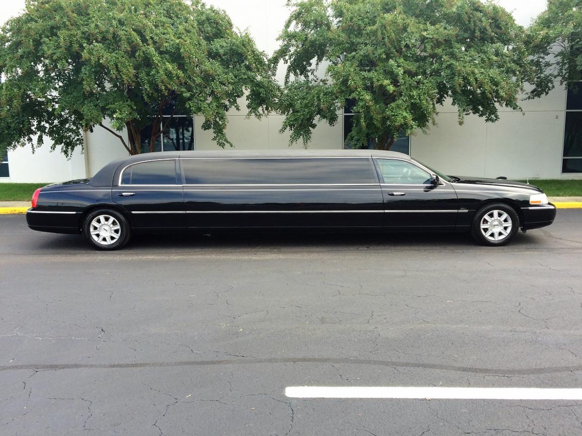 Photo of Limousine for sale: 2007 Lincoln Town Car 120" by Tiffany