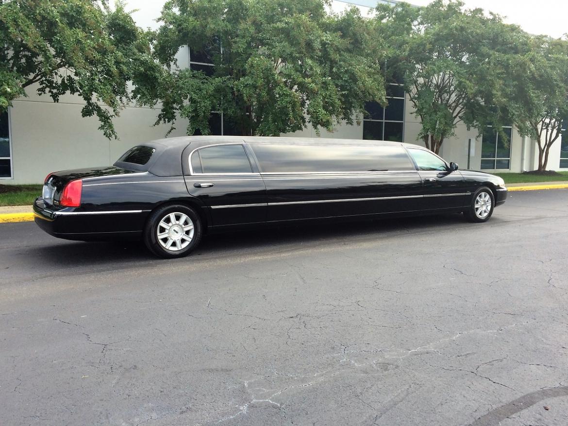 Photo of Limousine for sale: 2007 Lincoln Town Car 120" by Tiffany
