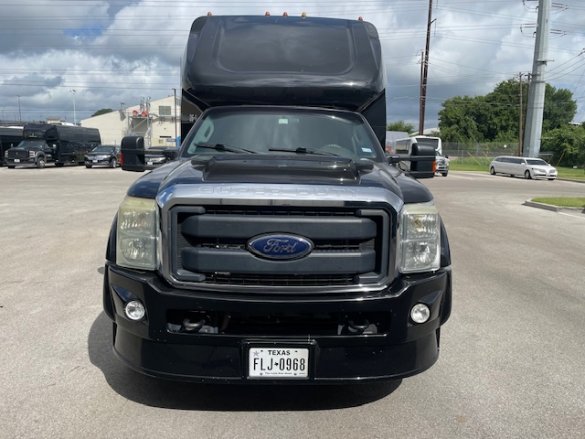 2015 Ford F550 Limo Bus for Sale in Austin, TX - Photo 3