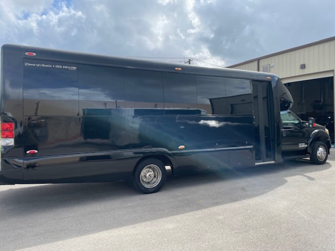 Limo Bus for Sale in Austin, TX - Photo 5
