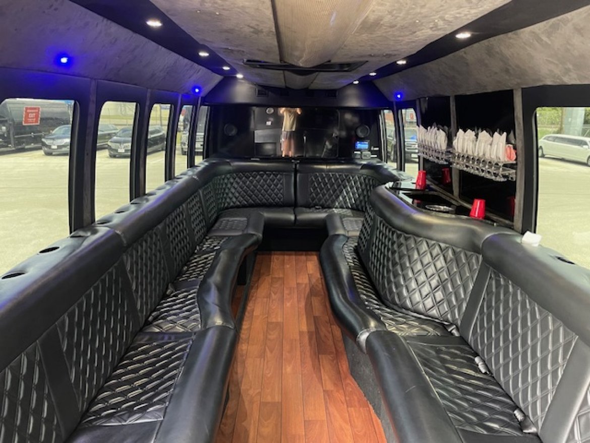 Limo Bus for Sale in Austin, TX - Photo 10