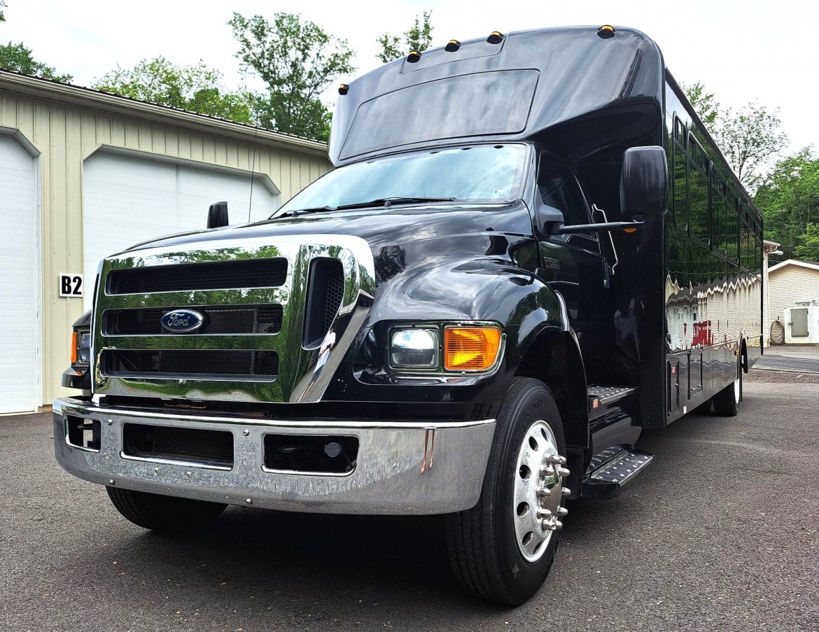 Shuttle Bus for sale: 2015 Ford F-650 by Glaval