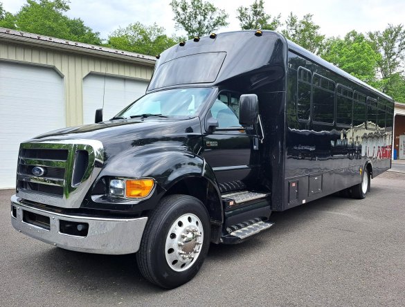 2015 Ford F-650 Shuttle Bus for Sale in Northumberland, PA - Photo 2