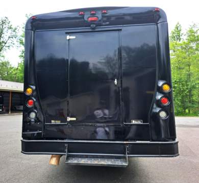 2015 Ford F-650 Shuttle Bus for Sale in Northumberland, Pennsylvania, US - Photo 4