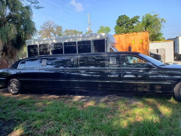 2011 Black Krystal Lincoln Town Car Limousine 5th Door