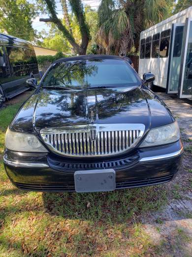 2011 Black Krystal Lincoln Town Car Limousine 5th Door