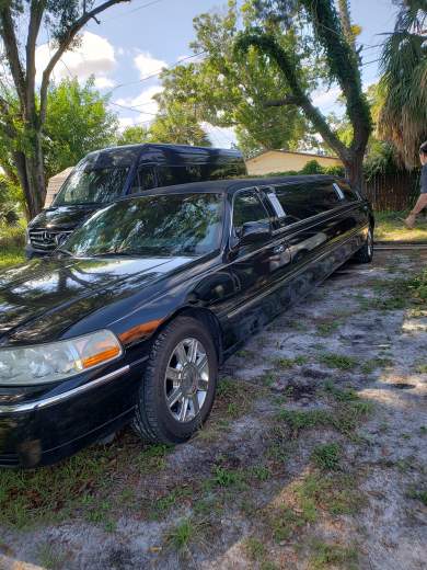 2011 Black Krystal Lincoln Town Car Limousine 5th Door