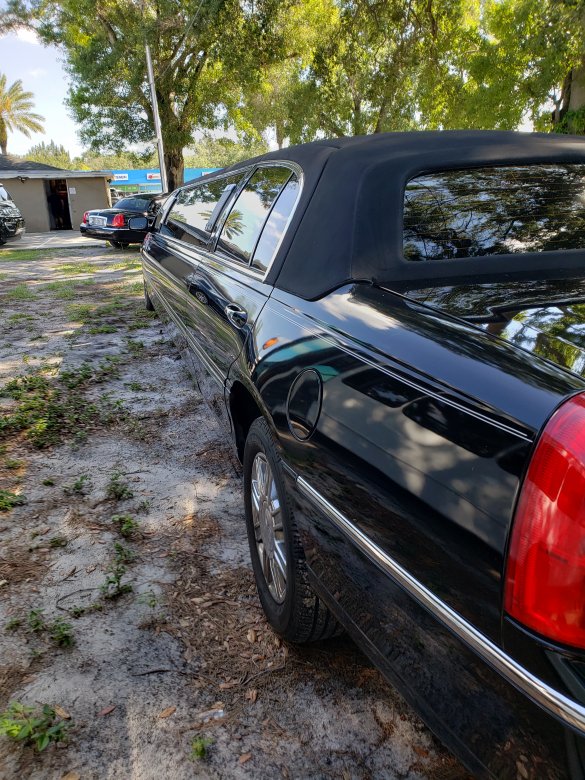 2011 Black Krystal Lincoln Town Car Limousine 5th Door