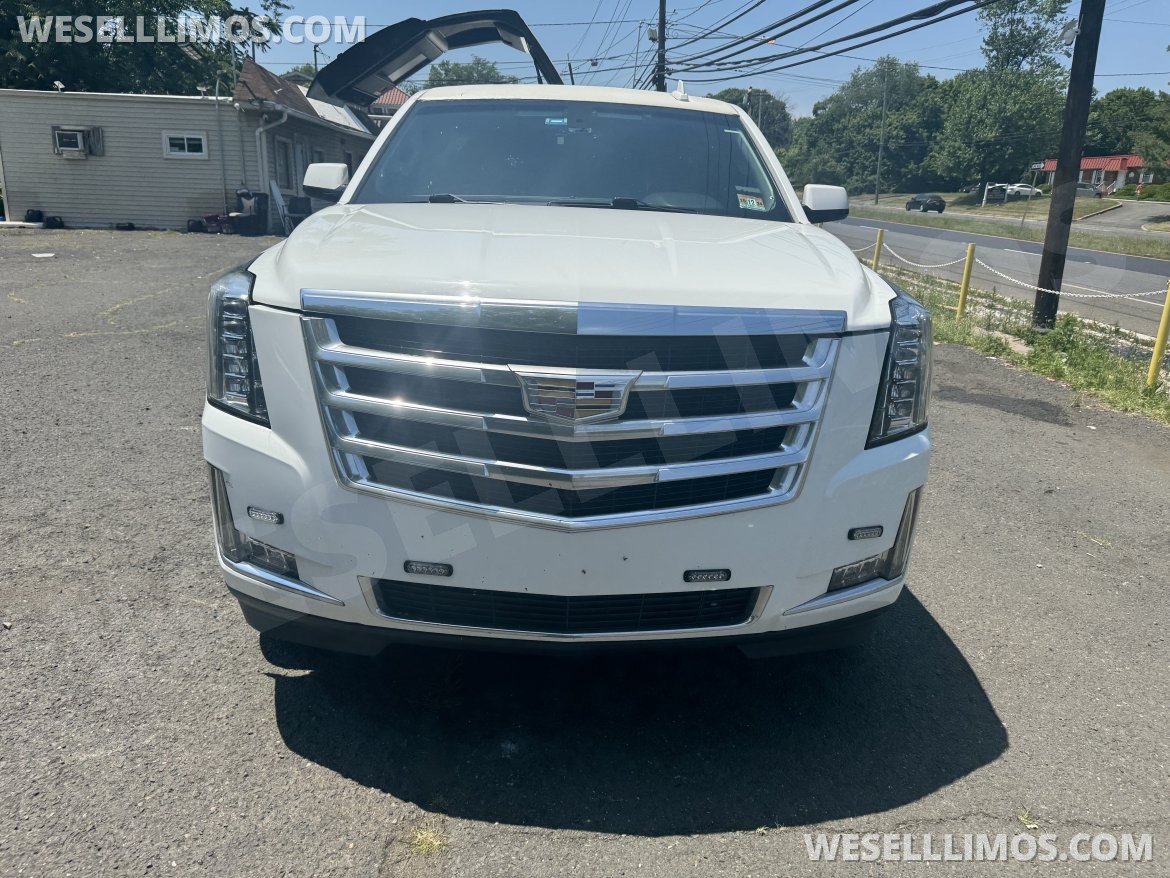 2017 Cadillac Escalade Limousine - Photo 3