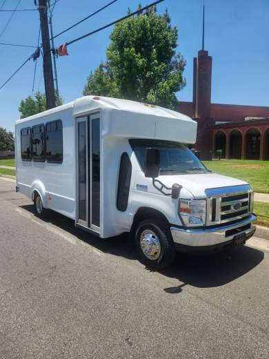 2016 Ford E450 Limo Bus