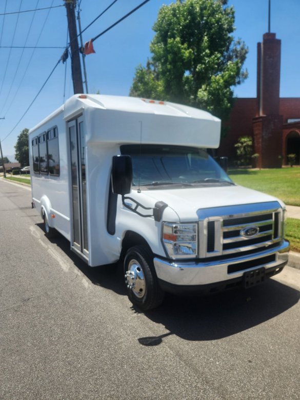 2016 Ford E450 Limo Bus