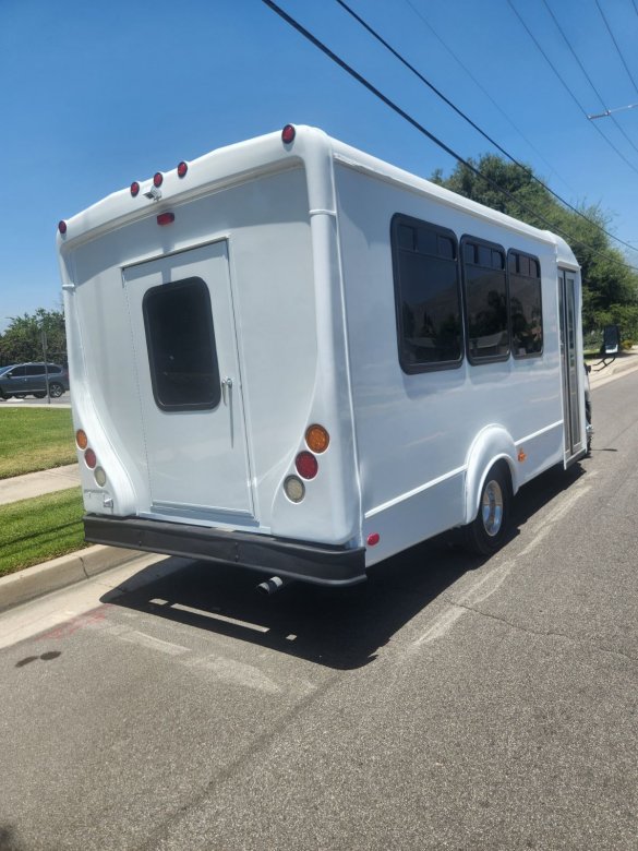 2016 Ford E450 Limo Bus