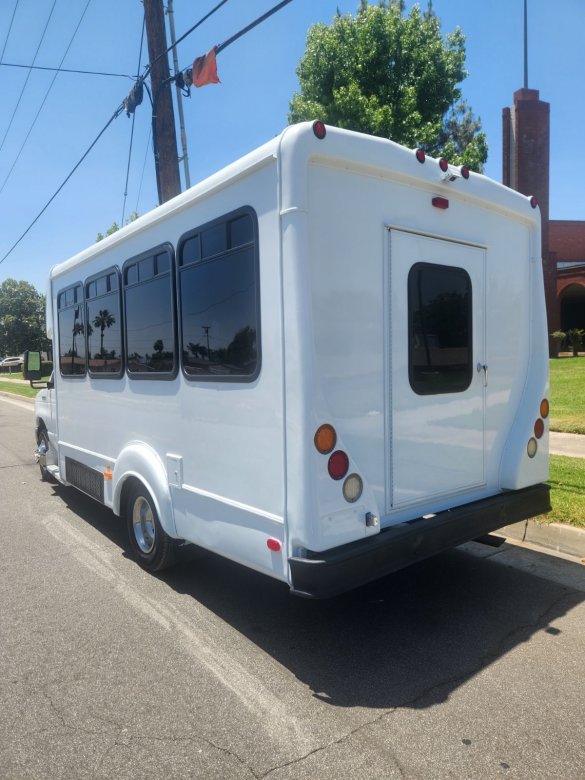 2016 Ford E450 Limo Bus