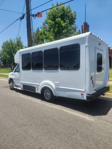 2016 Ford E450 Limo Bus