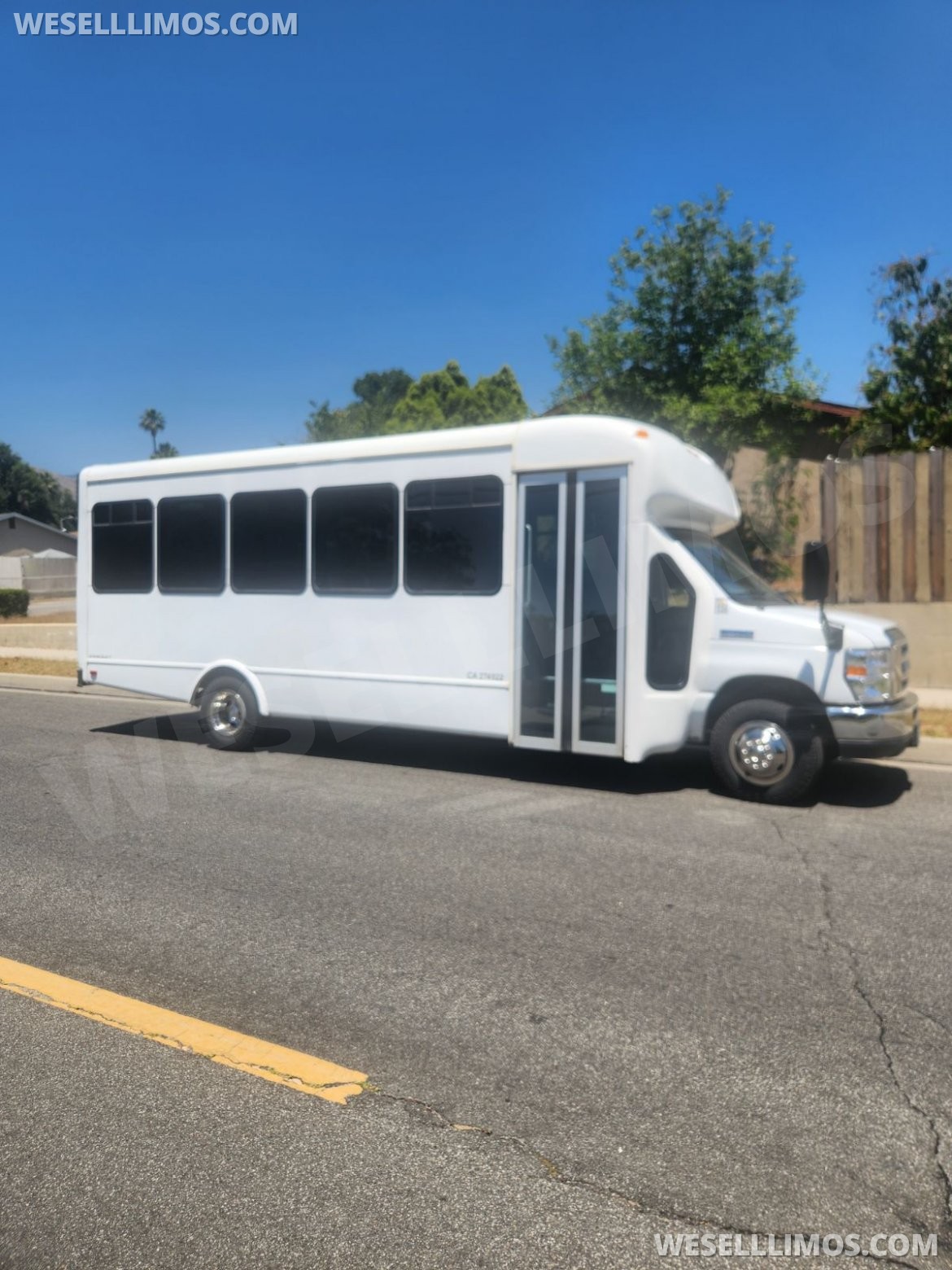 2013 Ford E450 Limo Bus - Photo 2
