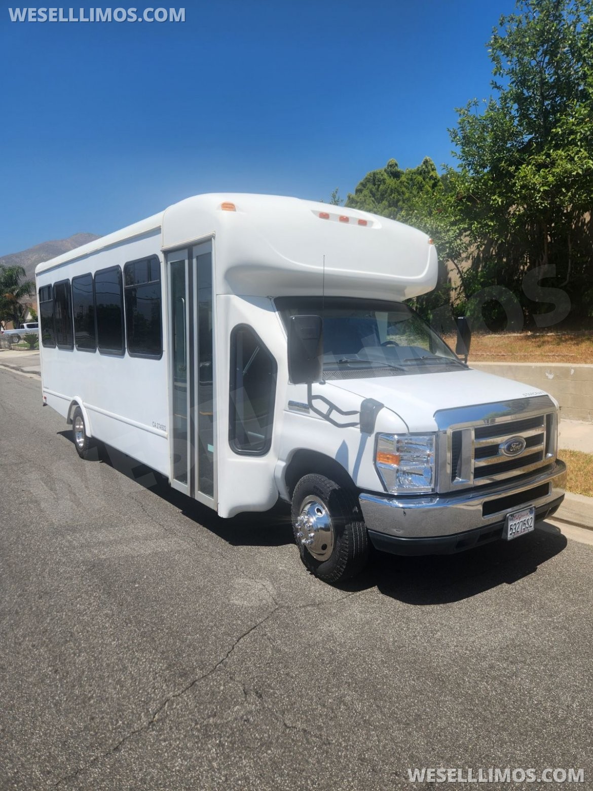 2013 Ford E450 Limo Bus - Photo 3