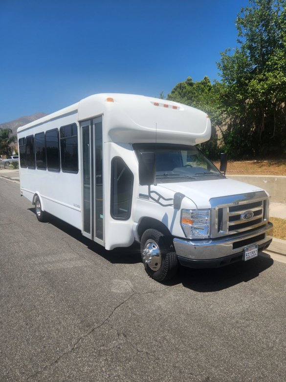 2013 Ford E450 Limo Bus