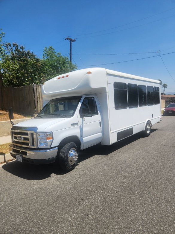 2013 Ford E450 Limo Bus