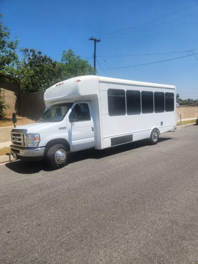 2013 Ford E450 Limo Bus