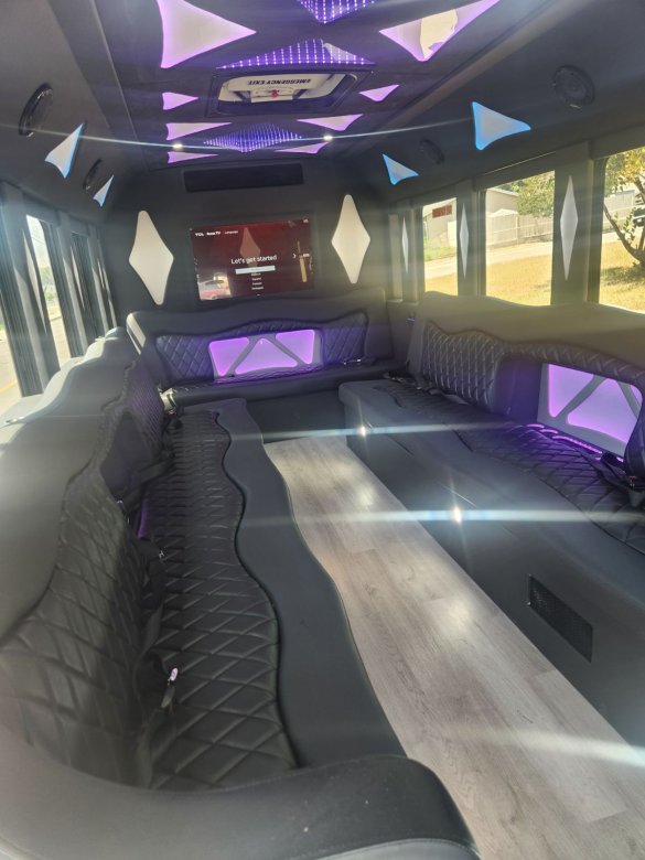 2013 Ford E450 Limo Bus