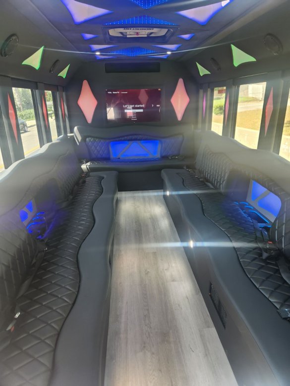 2013 Ford E450 Limo Bus